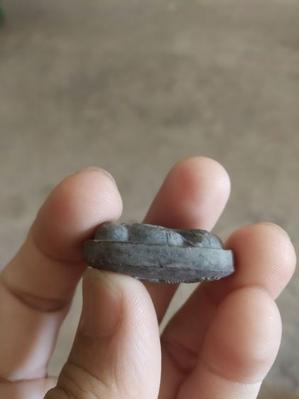 พระเนื้อว่านดำผสมเกสร(พระปิดตา(พระหลวงปู่เหรียญวรลาโภ)(วัดอรัญบรรพตรุ่นศรัทธาบารมี)(จังหวัดหนองคายปี2539)(พระเกจิ))พระเครื่องรางของมงคล รูปที่ 10