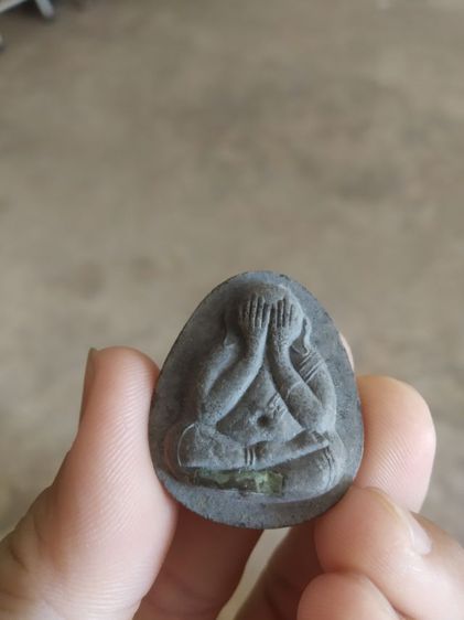 พระเนื้อว่านดำผสมเกสร(พระปิดตา(พระหลวงปู่เหรียญวรลาโภ)(วัดอรัญบรรพตรุ่นศรัทธาบารมี)(จังหวัดหนองคายปี2539)(พระเกจิ))พระเครื่องรางของมงคล รูปที่ 4