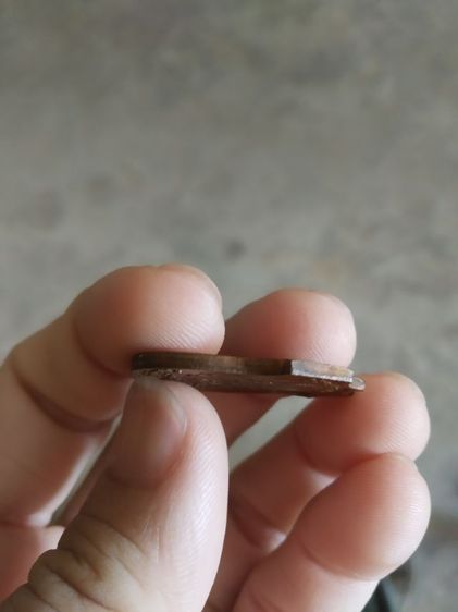 ถ้าเหรียญเนื้อทองแดงรูปทรงโล(พระรูปเหมือนพระหลวงปู่เหรียญวรลาโภ(วัดอรัญบรรพตรุ่นศรัทธาบารมี)(จังหวัดหนองคายปี2539))พระเครื่องรางของมงคล รูปที่ 12