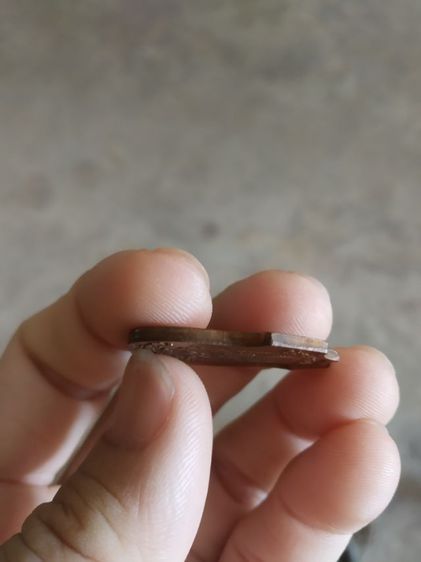 ถ้าเหรียญเนื้อทองแดงรูปทรงโล(พระรูปเหมือนพระหลวงปู่เหรียญวรลาโภ(วัดอรัญบรรพตรุ่นศรัทธาบารมี)(จังหวัดหนองคายปี2539))พระเครื่องรางของมงคล รูปที่ 13