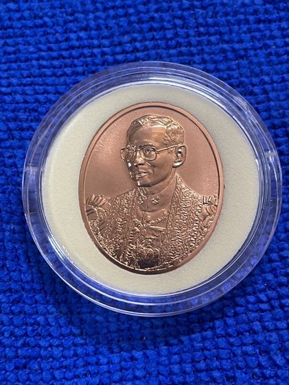 เหรียญทองแดง ร.9 ที่ระลึก 100 ปี รพ. จุฬาลงกรณ์ สภากาชาดไทย รูปที่ 3