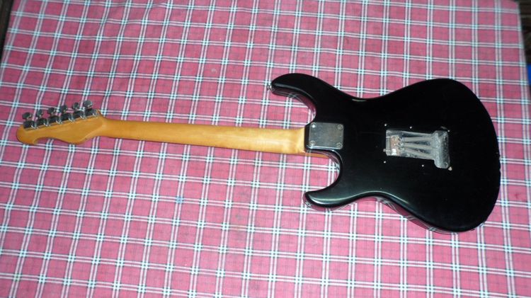 Yamaha กีตาร์ไฟฟ้า รุ่น EG-112   รูปที่ 8