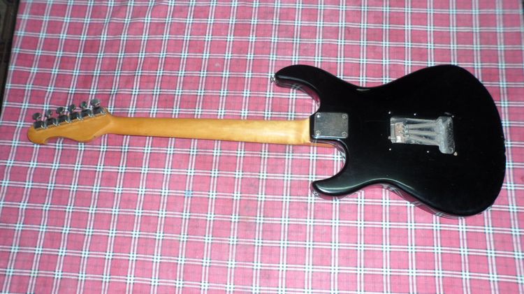 Yamaha กีตาร์ไฟฟ้า รุ่น EG-112   รูปที่ 4