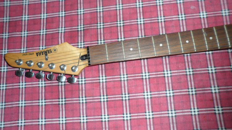 Yamaha กีตาร์ไฟฟ้า รุ่น ERG-121C - สีดำ รูปที่ 5