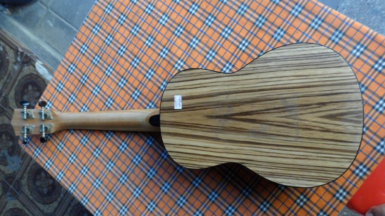 Lanikai อูคูเลเล่ Tenor ไม้ Solid Spruce + สาย Aquila Nylgut รูปที่ 2