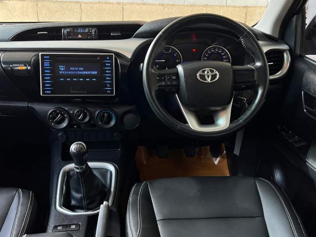 Toyota Hilux Revo 2018 2.4 E Pickup ดีเซล เกียร์ธรรมดา เทา รูปที่ 2