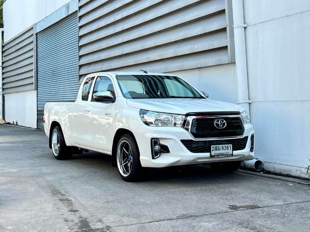 Toyota Hilux Revo 2019 2.4 Z Edition E Pickup ดีเซล เกียร์ธรรมดา ขาว รูปที่ 2