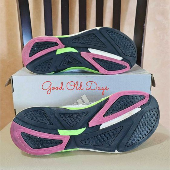 ส่งต่อ รองเท้าผ้าใบ Adidas ของแท้ออกช็อป UK 6 รูปที่ 6