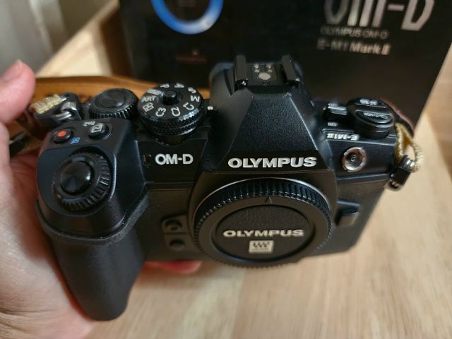 กล้องมิลเลอร์เลส กันน้ำ บอดี้ OLYMPUS​ E-M1 ii

