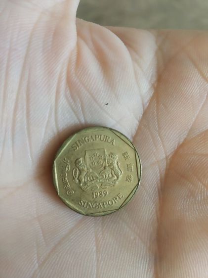 เหรียญประเทศสิงคโปร์(เหรียญประเทศสิงคโปร์ชนิด1ดอลลาร์(เหรียญกษาปณ์ชนิดใช้หมุนเวียน)(ถูกผลิตขึ้นในปีคริสตศักราช1989))สำหรับไว้สะสมหรือโชว์ รูปที่ 2