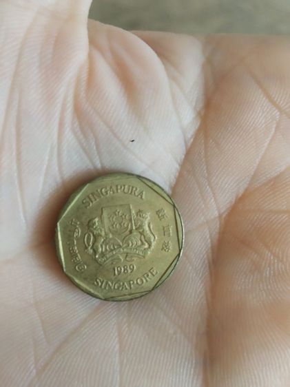 เหรียญประเทศสิงคโปร์(เหรียญประเทศสิงคโปร์ชนิด1ดอลลาร์(เหรียญกษาปณ์ชนิดใช้หมุนเวียน)(ถูกผลิตขึ้นในปีคริสตศักราช1989))สำหรับไว้สะสมหรือโชว์ รูปที่ 4