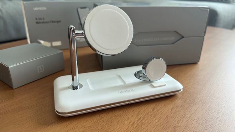 Ugreen charging station for iPhone Apple Watch Airpods