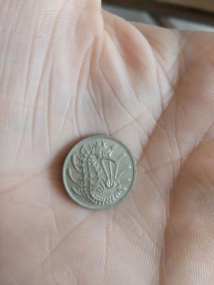 เหรียญประเทศสิงคโปร์(เป็นเหรียญสิงคโปร์ชนิด10เซนต์(เหรียญกษาปณ์ชนิดหมุนเวียน)(ถูกผลิตขึ้นในปีคริสตศักราช1982))สำหรับเอาไว้สะสมหรือโชว์ก็ได้ รูปที่ 2