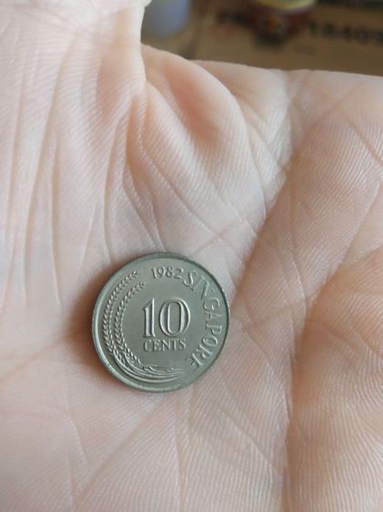 เหรียญประเทศสิงคโปร์(เป็นเหรียญสิงคโปร์ชนิด10เซนต์(เหรียญกษาปณ์ชนิดหมุนเวียน)(ถูกผลิตขึ้นในปีคริสตศักราช1982))สำหรับเอาไว้สะสมหรือโชว์ก็ได้ รูปที่ 12