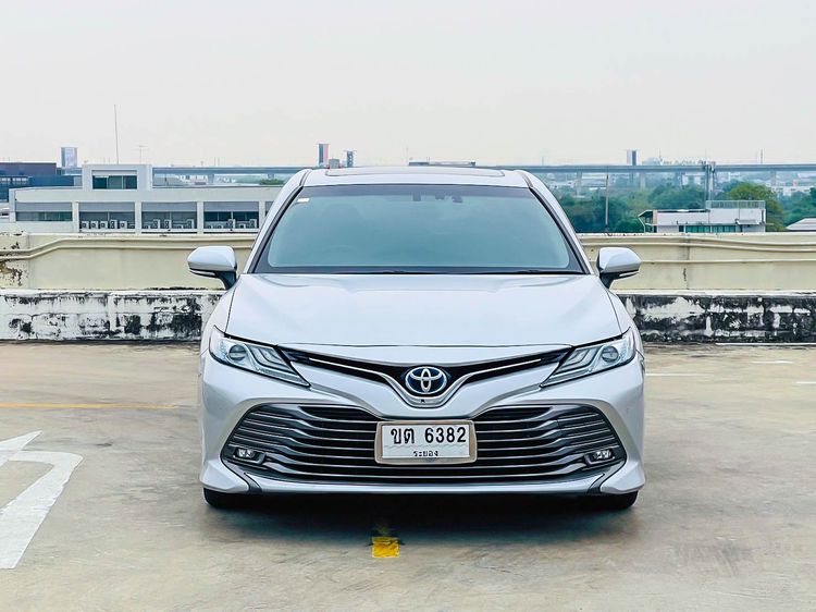 Toyota Camry 2019 2.5 Hybrid Premium Sedan ไฮบริด ไม่ติดแก๊ส เกียร์อัตโนมัติ เทา รูปที่ 2