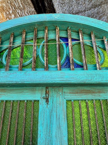 ประตูไม้สีฟ้ากระจกวินเทจ รูปที่ 4
