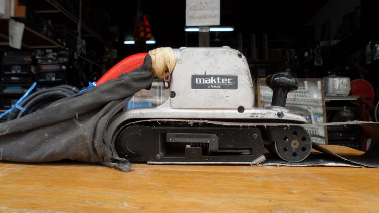 MAKTEC เครื่องขัดกระดาษทรายสายพาน รุ่น MT940 ขนาด 4 รูปที่ 4