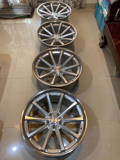 ล้อ 20นิ้ว 114.3 หน้ากว้าง 10.5นิ้ว ทั้ง 4 วง สภาพใหม่มาก