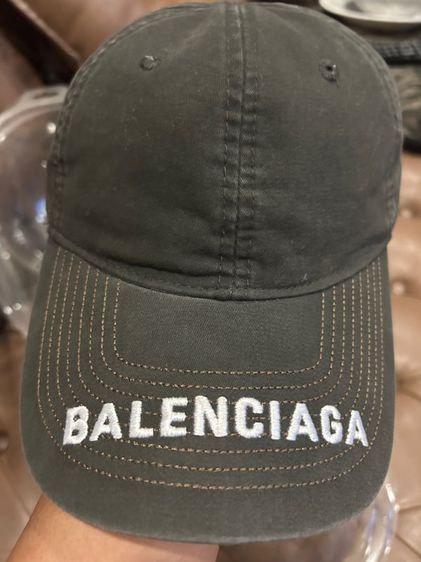 หมวก Balenciaga รูปที่ 1
