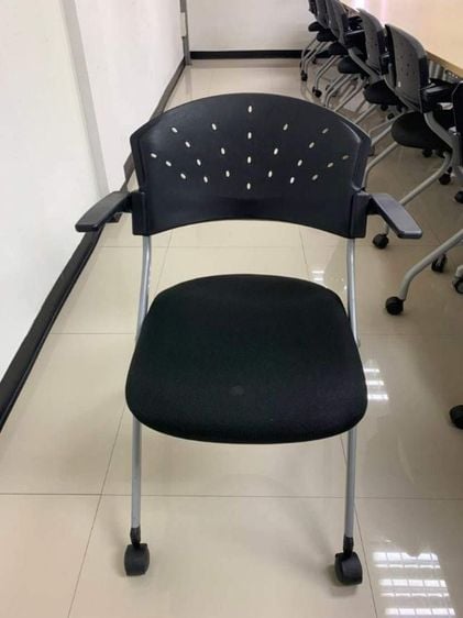 เก้าอี้​ประชุม​โมเดิร์น​ฟอร์ม​สีดำ รับ​น้ำหนัก​ได้​สูง​มากกว่า​100 กิโล​ราคา​ เพียง​ตัวละ​ 990   หรือ​เหมา 10 ตัว 7000 รูปที่ 1