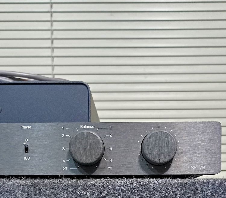 ขายปรีแอมป์ไฮเอ็นด์ Krell KSP-7B Stereo Pre Amplifier รูปที่ 4