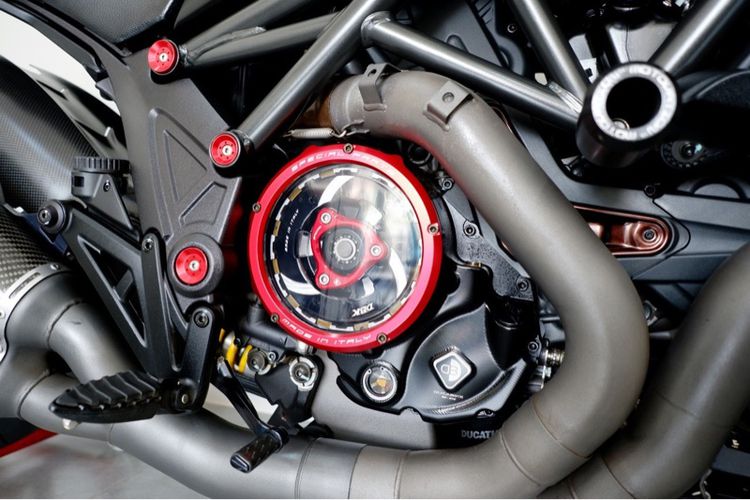 Ducati Diavel Facelift ปี15 วิ่ง 12,000 โล ของแต่ง 2 แสนกว่า หล่อๆ สภาพกริ๊บๆเลยครับ รูปที่ 7