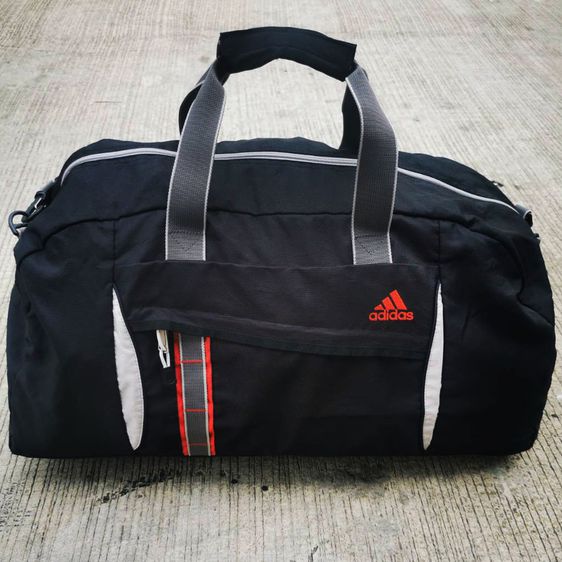 กระเป๋าเดินทางแบบถือ สะพายข้าง มือสอง แบรนด์ adidas งานผ้าสีดำตัดแดงเทา ใบใหญ่จุเยอะ รูปที่ 3