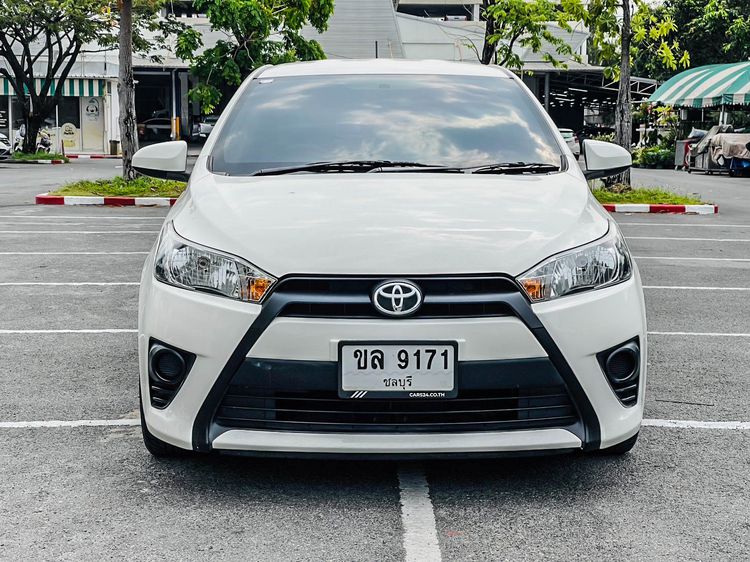 Toyota Yaris 2015 1.2 J Sedan เบนซิน ไม่ติดแก๊ส เกียร์อัตโนมัติ ขาว รูปที่ 2