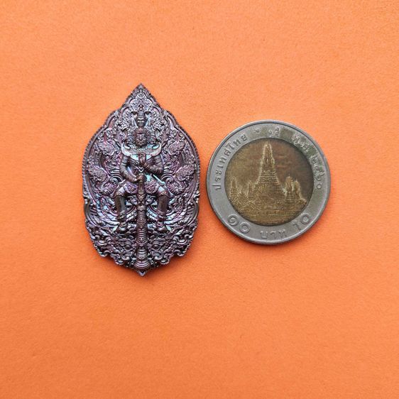 เหรียญพุทธศิลป์ ท้าวเวสสุวรรณ วัดมณีวงศ์ จ.นครนายก ปี 2565 ตอกโค้ดและหมายเลขกำกับ เนื้อทองแดงรมดำ สูง 4 เซน รูปที่ 5
