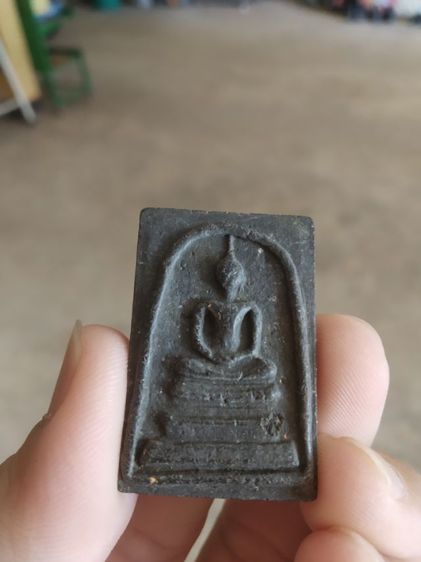 พระเนื้อว่านผสมผง(พระพิมพ์พระสมเด็จเนื้อดำหลัง(มีลักษณะคล้ายลายผ้า)(230402)(ไม่ทราบพระเกจิที่สร้าง))พระบ้านพระเครื่องรางของมงคล รูปที่ 4