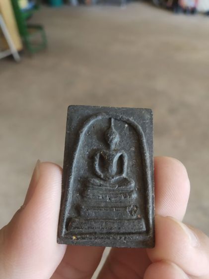 พระเนื้อว่านผสมผง(พระพิมพ์พระสมเด็จเนื้อดำหลัง(มีลักษณะคล้ายลายผ้า)(230402)(ไม่ทราบพระเกจิที่สร้าง))พระบ้านพระเครื่องรางของมงคล รูปที่ 3