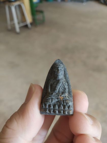 พระเนื้อว่านผสมผง(พระพิมพ์พระหลวงปู่ทวด(พระหลวงพ่อชำนาญ)(วัดบางกุฎีทอง)(จังหวัดปทุมธานี)(ตอกชื่อวัดอยู่ข้างใต้องค์พระ))พระเครื่องรางของมงคล รูปที่ 9