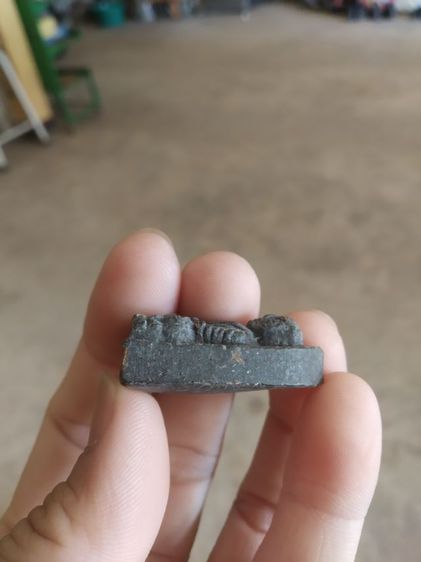 พระเนื้อว่านผสมผง(พระพิมพ์พระหลวงปู่ทวด(พระหลวงพ่อชำนาญ)(วัดบางกุฎีทอง)(จังหวัดปทุมธานี)(ตอกชื่อวัดอยู่ข้างใต้องค์พระ))พระเครื่องรางของมงคล รูปที่ 17