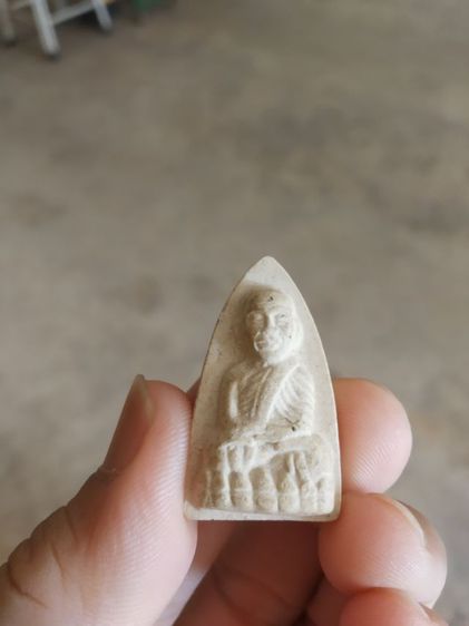 พระเนื้อว่านผสมผง(พระพิมพ์พระหลวงปู่ทวดหลังอักขระ(เนื้อผงพุทธคุณสีขาว)(วัดช้างให้จังหวัดปัตตานี)(010101))พระบ้านพระเครื่องรางของมงคล รูปที่ 4