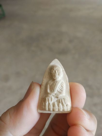 พระเนื้อว่านผสมผง(พระพิมพ์พระหลวงปู่ทวดหลังลายอักขระ(เนื้อผงพุทธคุณสีขาว)(วัดช้างให้จังหวัดปัตตานี)(020202))พระบ้านพระเครื่องรางของมงคล รูปที่ 9