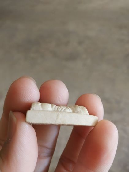 พระเนื้อว่านผสมผง(พระพิมพ์พระหลวงปู่ทวดหลังลายอักขระ(เนื้อผงพุทธคุณสีขาว)(วัดช้างให้จังหวัดปัตตานี)(020202))พระบ้านพระเครื่องรางของมงคล รูปที่ 16