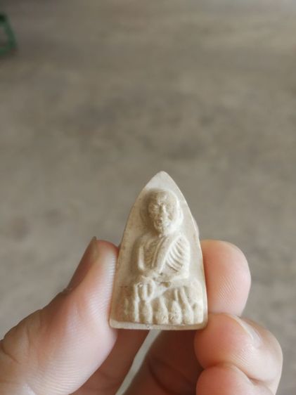 พระเนื้อว่านผสมผง(พระพิมพ์พระหลวงปู่ทวดหลังลายอักขระ(เนื้อผงพุทธคุณสีขาว)(วัดช้างให้จังหวัดปัตตานี)(020202))พระบ้านพระเครื่องรางของมงคล รูปที่ 8