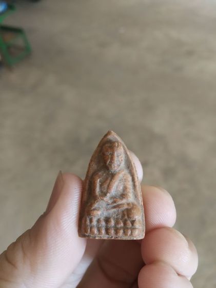 พระเนื้อดินผสมผงว่าน(พระรูปเหมือนพระหลวงปู่ทวดหลังเรียบ(ไม่ทราบพระเกจิที่สร้าง)(230406)(ไม่ทราบรุ่นและอายุ))พระบ้านพระเครื่องรางของมงคล รูปที่ 3