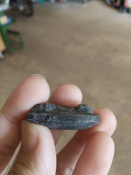 พระเนื้อผงว่านผสมผงใบลาน(พระรูปเหมือนพระหลวงปู่ทวดหลังโค้งเล็กน้อย(ไม่ทราบพระเกจิที่สร้าง)(230408)(ไม่ทราบอายุและรุ่น))พักเครื่องรางของมงคล รูปที่ 15