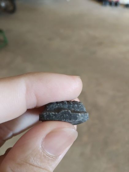 พระเนื้อผงว่านผสมผงใบลาน(พระรูปเหมือนพระหลวงปู่ทวดหลังโค้งเล็กน้อย(ไม่ทราบพระเกจิที่สร้าง)(230408)(ไม่ทราบอายุและรุ่น))พักเครื่องรางของมงคล รูปที่ 17