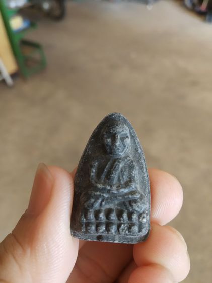 พระเนื้อผงว่านผสมผงใบลาน(พระรูปเหมือนพระหลวงปู่ทวดหลังโค้งเล็กน้อย(ไม่ทราบพระเกจิที่สร้าง)(230408)(ไม่ทราบอายุและรุ่น))พักเครื่องรางของมงคล รูปที่ 3