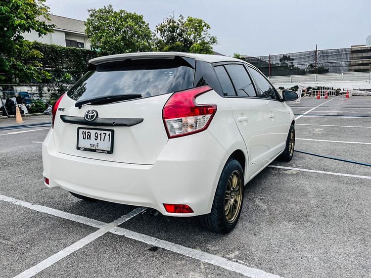 Toyota Yaris 2015 1.2 J Sedan เบนซิน ไม่ติดแก๊ส เกียร์อัตโนมัติ ขาว รูปที่ 4