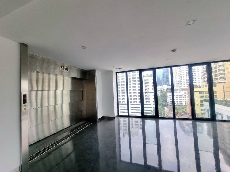 Selling a unique unit with a private parking lift  รูปที่ 3