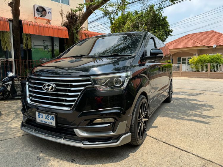 Hyundai H-1  2019 2.5 Deluxe Van ดีเซล ไม่ติดแก๊ส เกียร์อัตโนมัติ ดำ รูปที่ 3