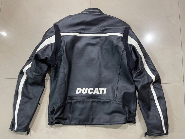 เสื้อหนังแท้ Ducat ของแท้ จากศูนย์i size 54  รูปที่ 2