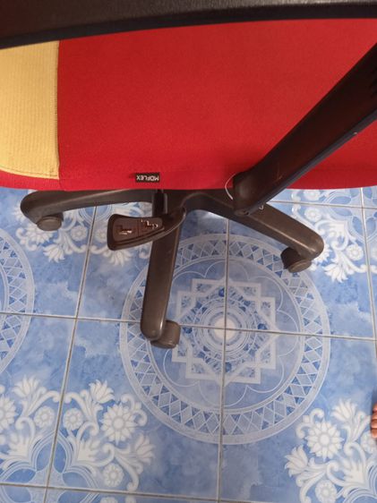 เก้าอี้ออฟฟิศ ผ้าสีแดง 2 ตัว Moflex มีรอยเปื้อน โช๊คปรับขึ้นลงได้  รูปที่ 8