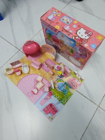 โมเดลของเล่นบ้านตุ๊กตา HELLO KITTY MY HOUSE  น่ารักมาก สีสันสดใส ในกล่องมีอุปกรณ์ตกแต่งมากมายเลย  ตุ๊กตาคิตตี้ และผองเพื่อน รูปที่ 5
