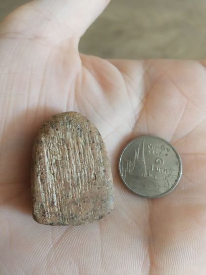 พระเนื้อดินพิมพ์ใหญ่(พระพิมพ์พระซุ้มกอหลังเรียบ(ด้านหลังมีรอยขีดเล็กน้อย)(ไม่ทราบพระเกจิที่สร้าง)(240402))พระบ้านพระเครื่องรางของมงคล รูปที่ 2