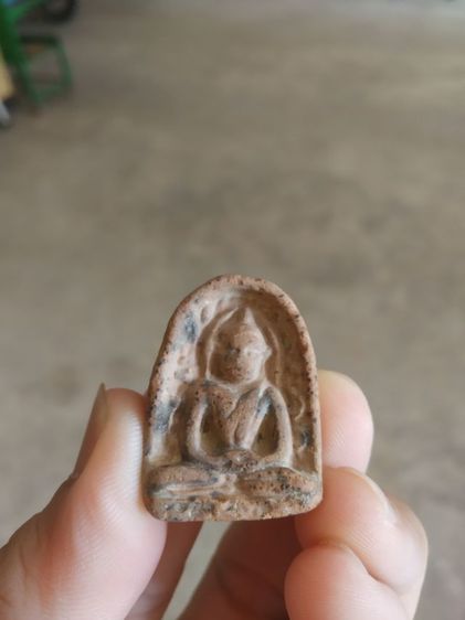 พระเนื้อดินพิมพ์ใหญ่(พระพิมพ์พระซุ้มกอหลังเรียบ(ด้านหลังมีรอยขีดเล็กน้อย)(ไม่ทราบพระเกจิที่สร้าง)(240402))พระบ้านพระเครื่องรางของมงคล รูปที่ 8