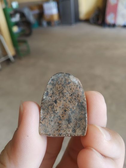 พระเนื้อดินพิมพ์ใหญ่(พระพิมพ์พระซุ้มกอหลังเรียบเนื้อออกดำปนแดง(ไม่ทราบพระเกจิที่สร้าง)(240403)(ไม่ทราบรุ่นและอายุ))พระเครื่องรางของมงคล รูปที่ 11